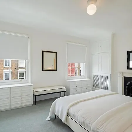 Beautiful Two Bedroom Maisonette In The Heart Of Chelsea London Exterior photo