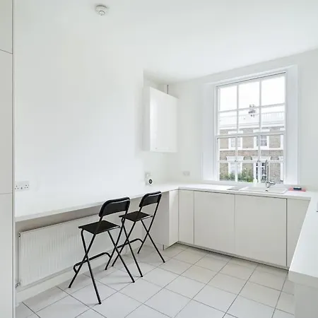 Beautiful Two Bedroom Maisonette In The Heart Of Chelsea London Exterior photo