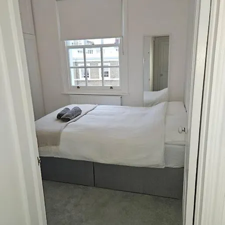 Beautiful Two Bedroom Maisonette In The Heart Of Chelsea London Exterior photo