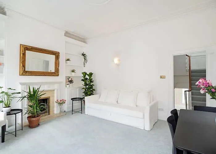 Beautiful Two Bedroom Maisonette In The Heart Of Chelsea