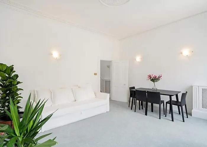 Beautiful Two Bedroom Maisonette In The Heart Of Chelsea